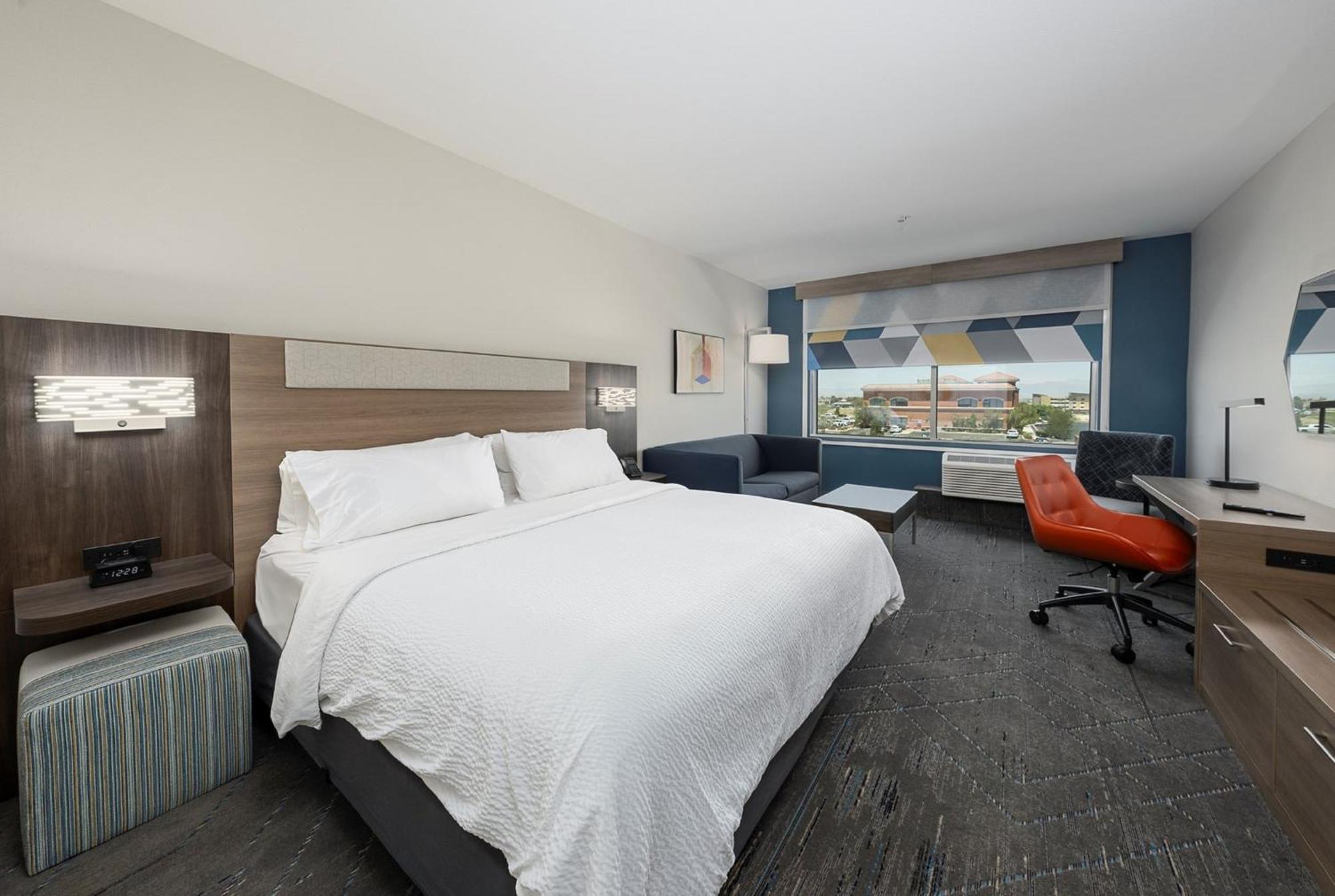 Holiday Inn Express & Suites Ridgecrest - China Lake By Ihg Экстерьер фото