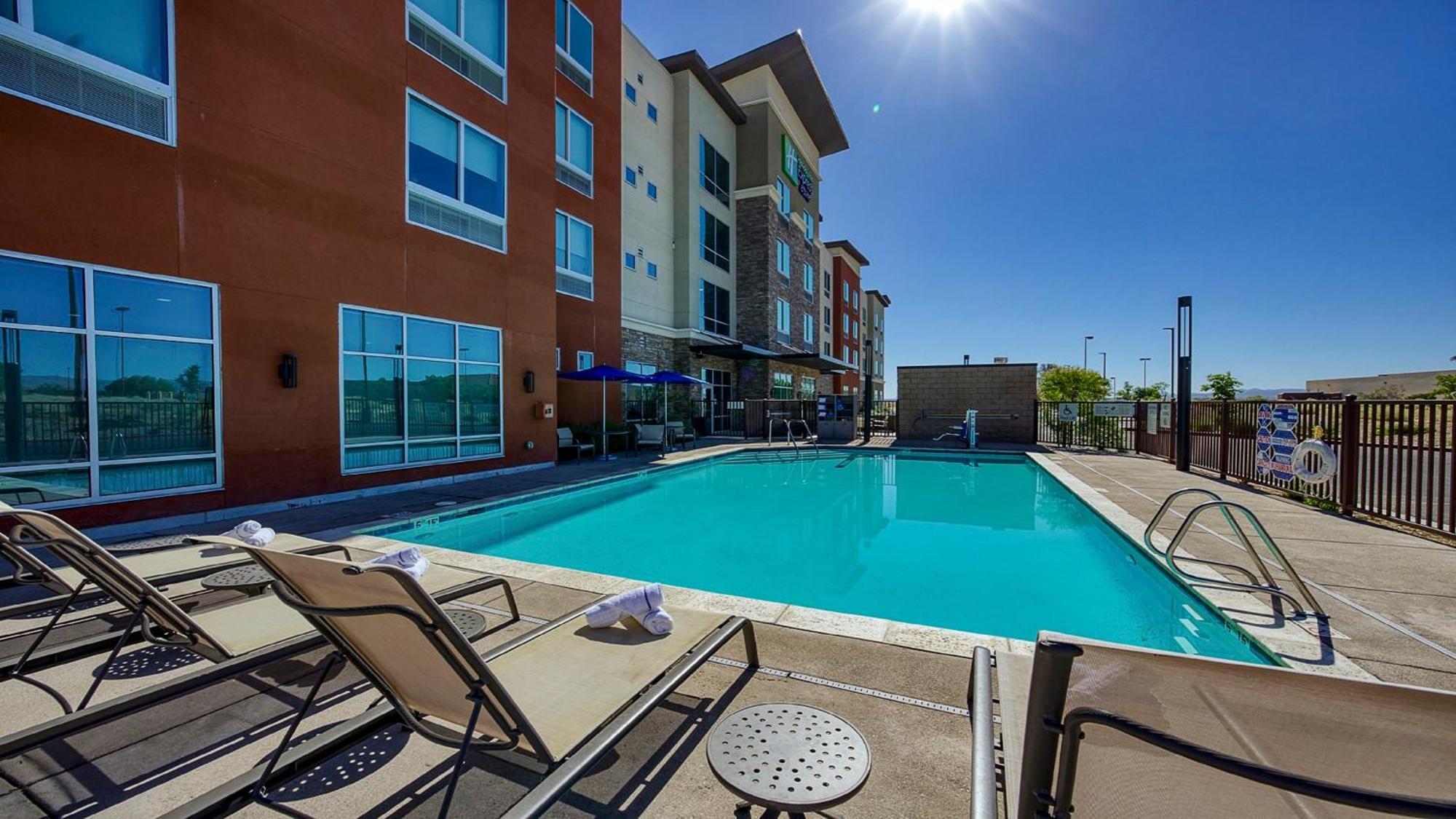 Holiday Inn Express & Suites Ridgecrest - China Lake By Ihg Экстерьер фото